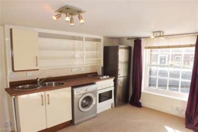  Image of 1 bedroom Studio flat to rent in Wallingford Street Wantage OX12 at Wantage, OX12 8AU